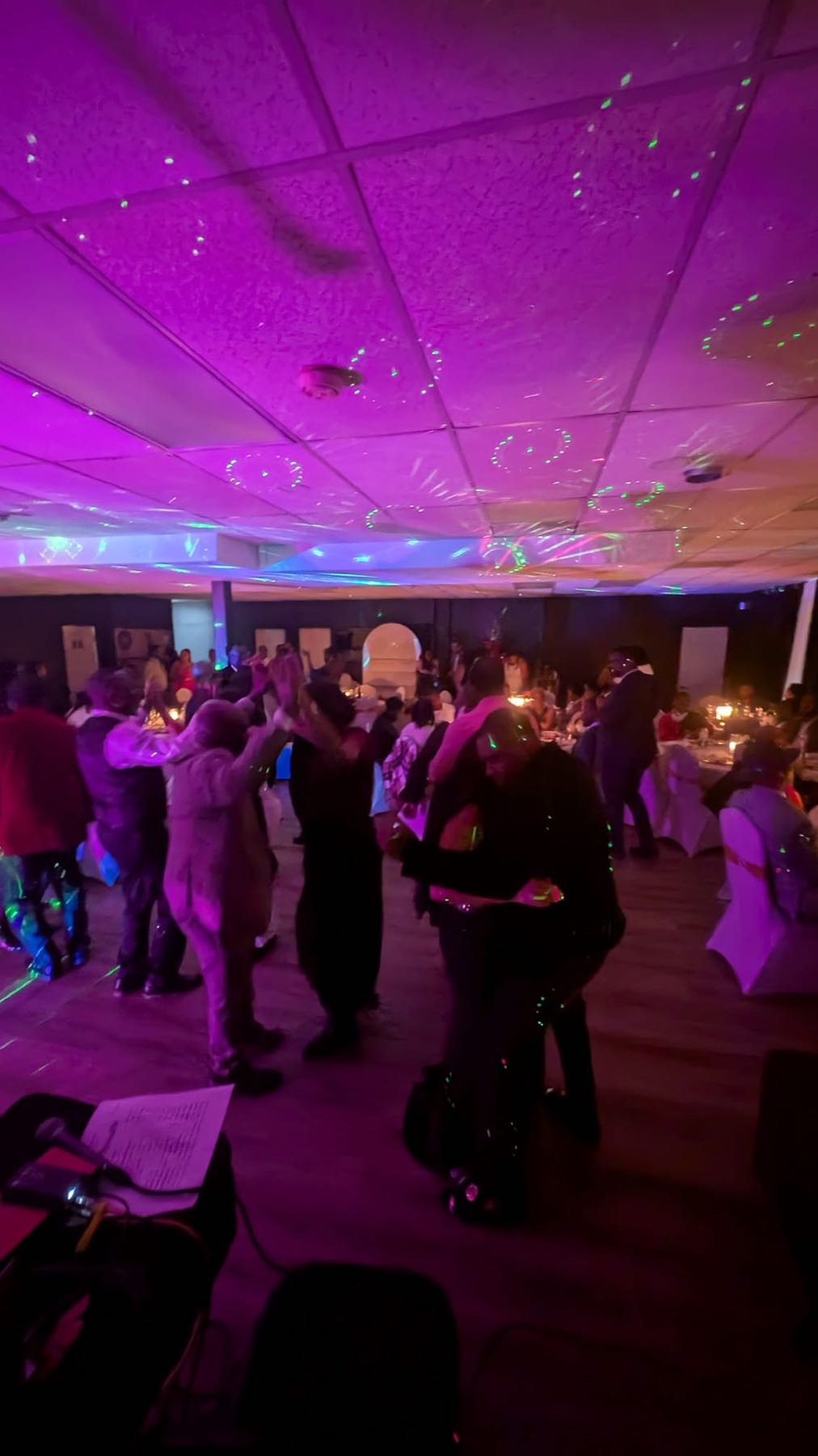 Invités sur la piste de danse